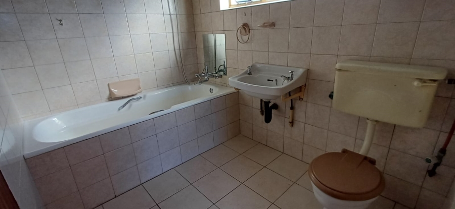 4 Bedroom Property for Sale in Hospitaalheuwel Free State